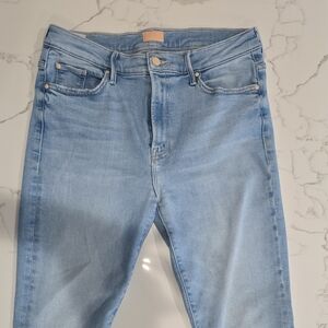 MOTHER The Insider Crop Step Fray - Limited Edition. Size 32. Inseam 26.